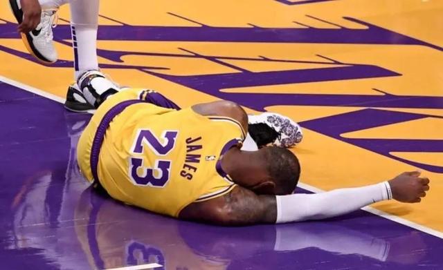 塞尔维亚队不断突破！，詹姆斯连续十五场比赛得分超过败北观众掌声雷动的简单介绍